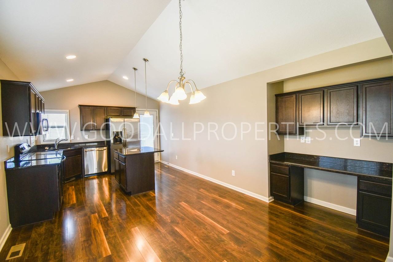 1255 Se Waddell Way - Photo 7 of 50