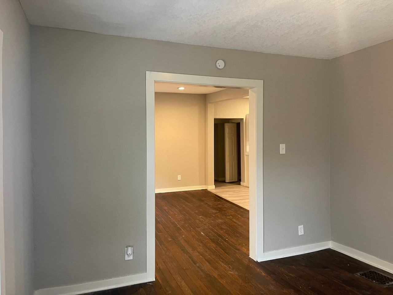 312 N Drury Ave - Photo 5 of 10