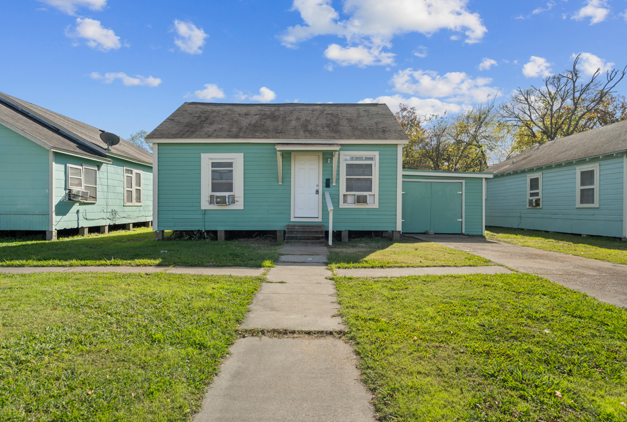 915 4th Ave N - Photo 4 of 13