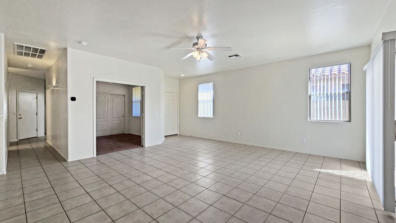 12519 W Campina Dr - Photo 4 of 28