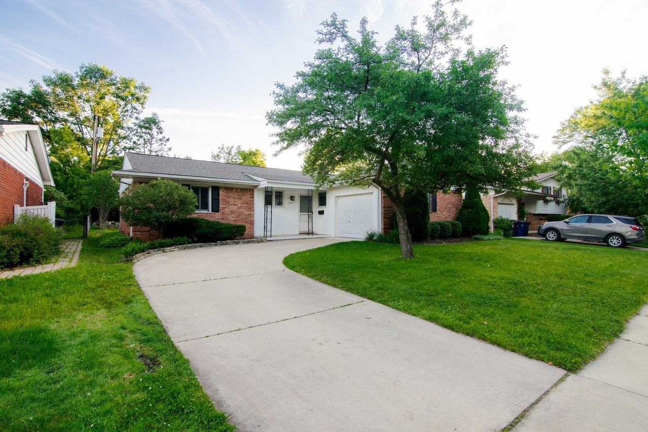 2751 Aurora St - Photo 2 of 20