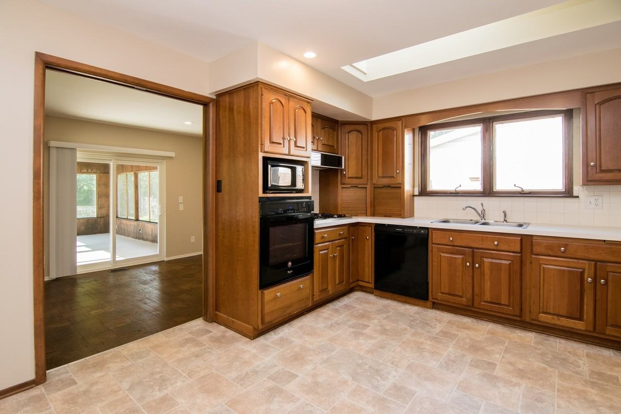 2751 Aurora St - Photo 7 of 20