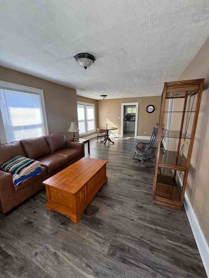 1414 S Monon Dr - Photo 5 of 18