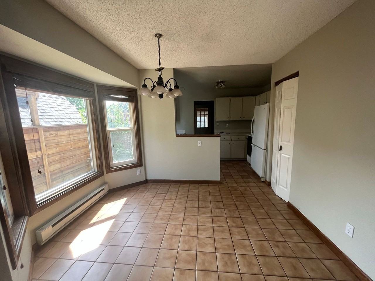 725 Pear St - Photo 5 of 27