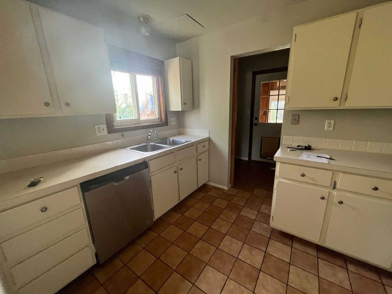 725 Pear St - Photo 6 of 27