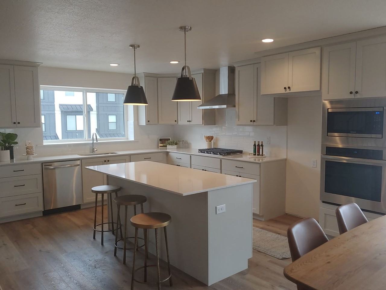 603 E 360 S - Photo 3 of 37