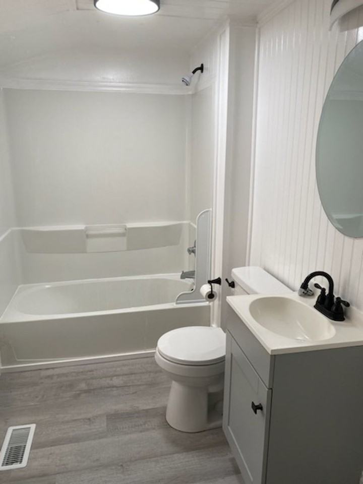 1611 Castle St - Photo 5 of 10