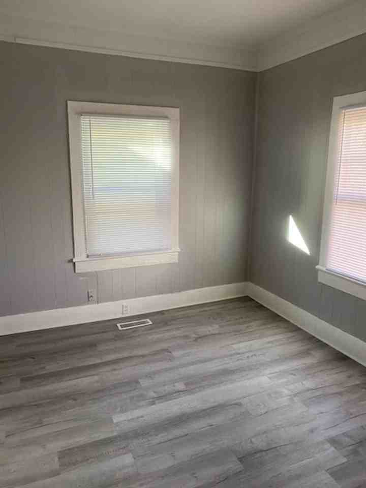 1611 Castle St - Photo 7 of 10