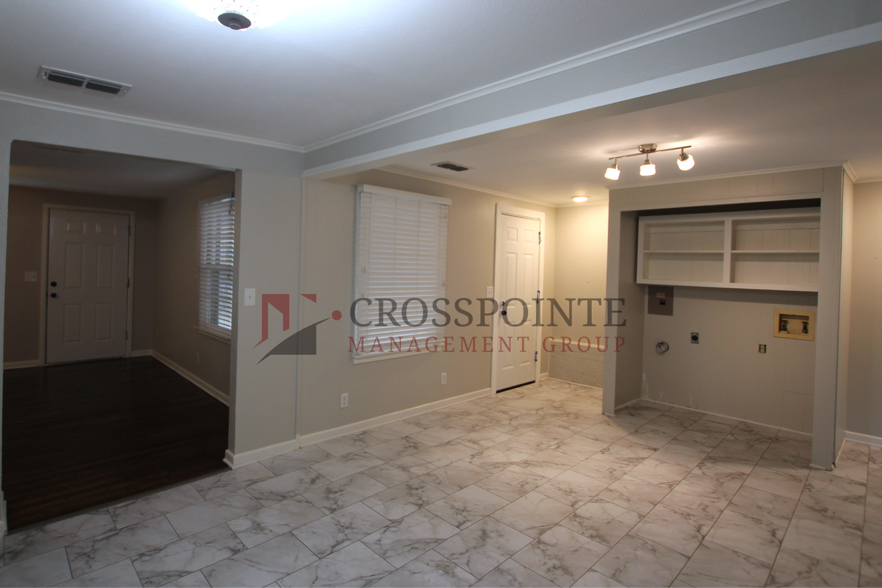 210 Mount Sylvan St - Photo 5 of 16