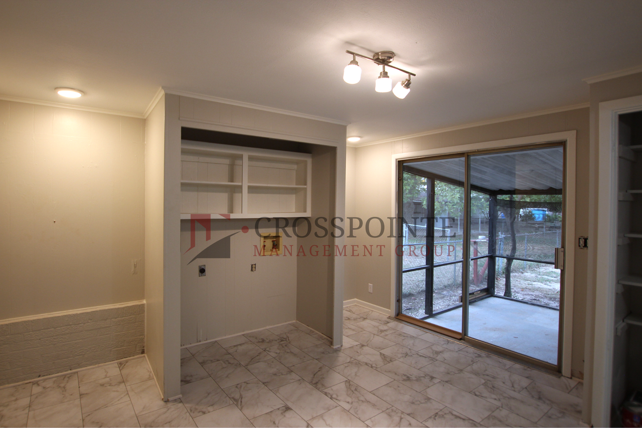 210 Mount Sylvan St - Photo 6 of 16