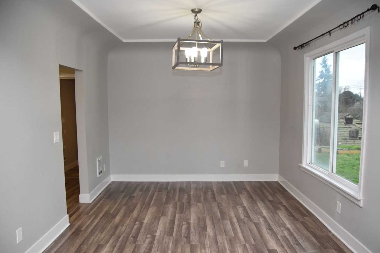 2513 S Ainsworth Ave - Photo 2 of 24