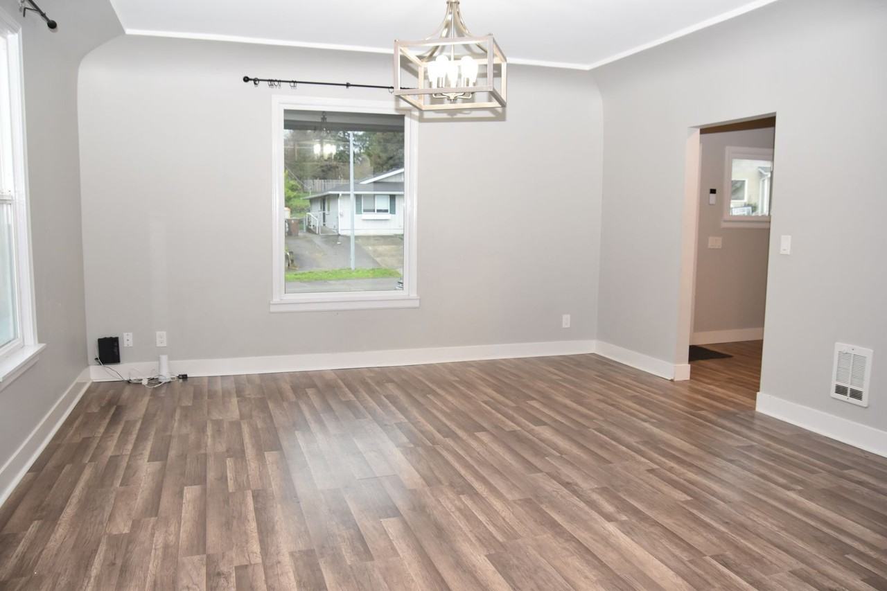 2513 S Ainsworth Ave - Photo 4 of 24