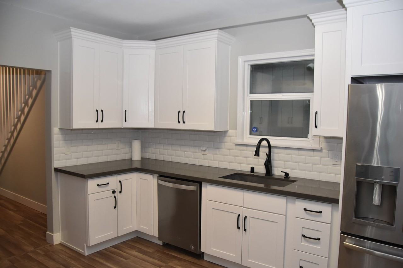 2513 S Ainsworth Ave - Photo 7 of 24