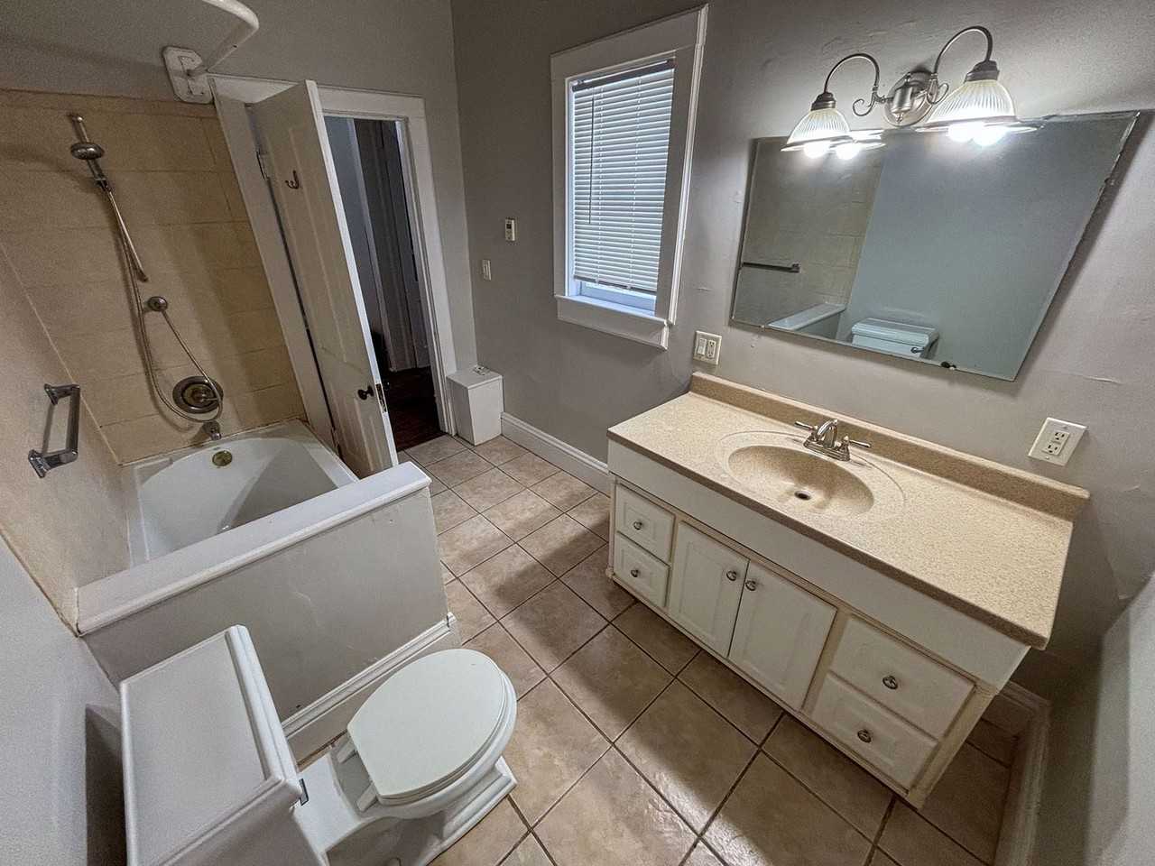 2214 S 15th St - Photo 7 of 9