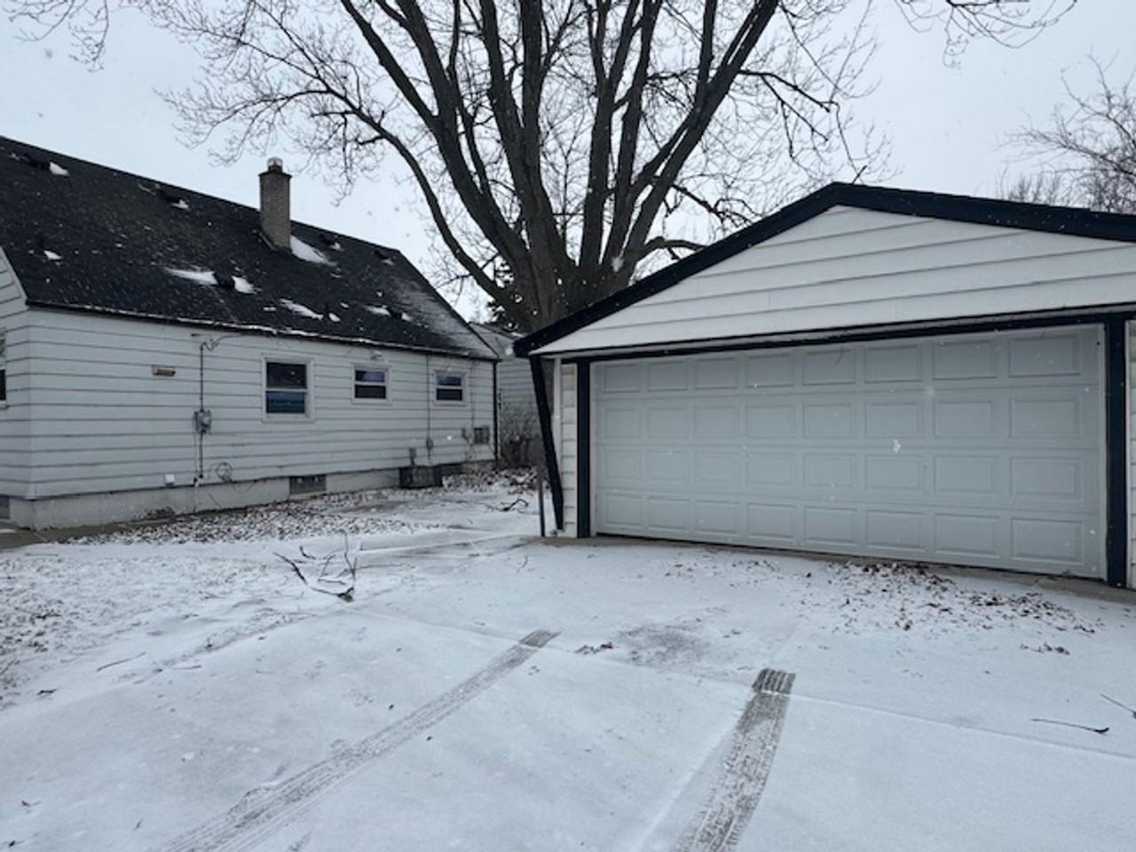 17399 E 12 Mile Rd - Photo 3 of 20