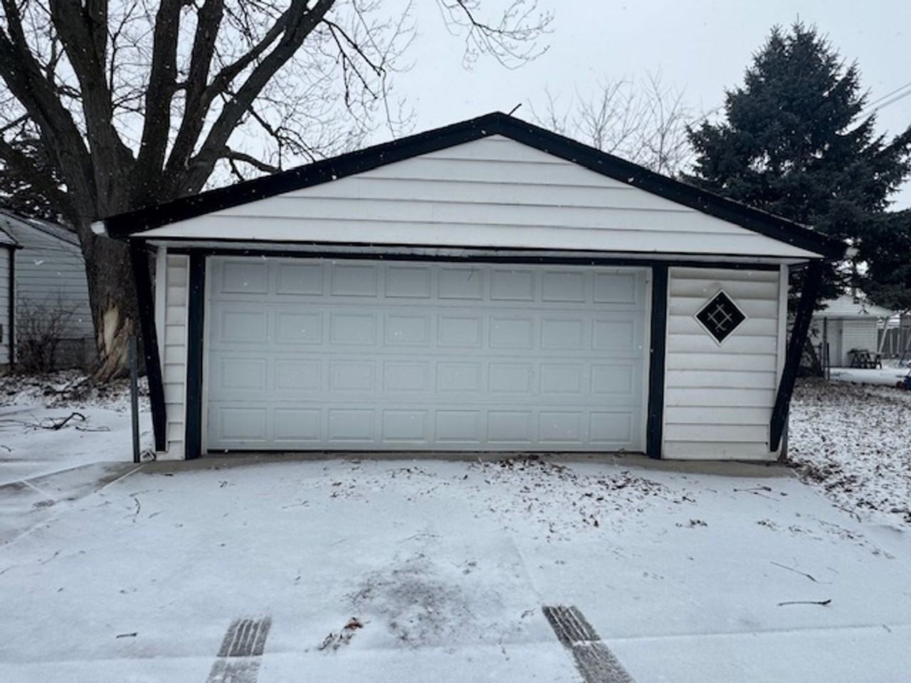 17399 E 12 Mile Rd - Photo 4 of 20