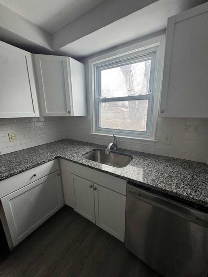 17399 E 12 Mile Rd - Photo 5 of 20