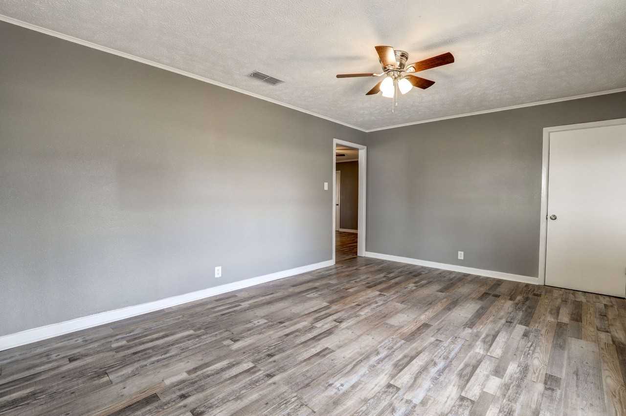 4210 Olive St - Photo 2 of 10