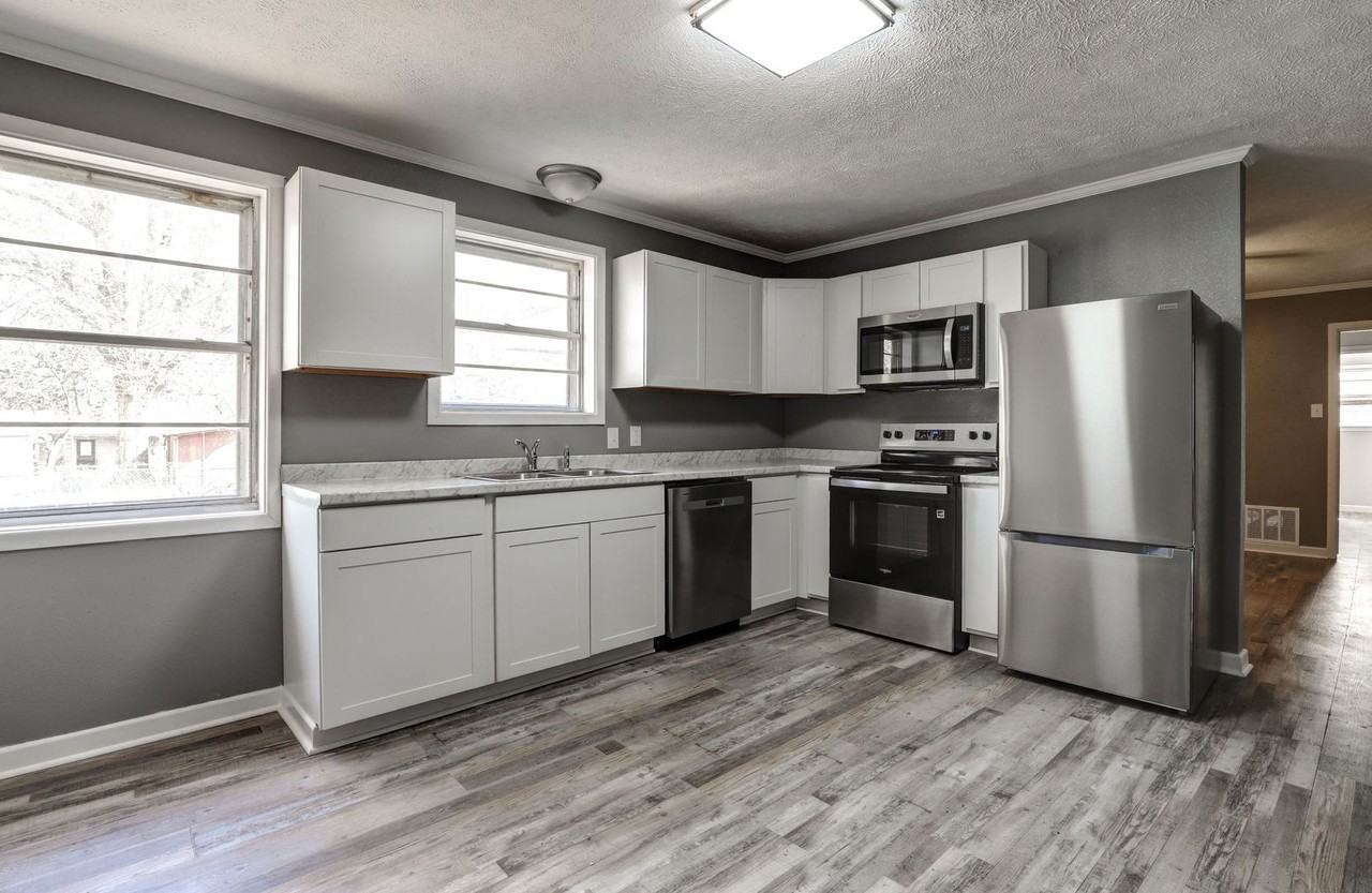 4210 Olive St - Photo 3 of 10