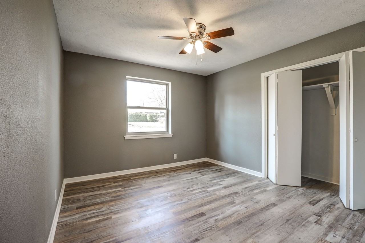 4210 Olive St - Photo 6 of 10