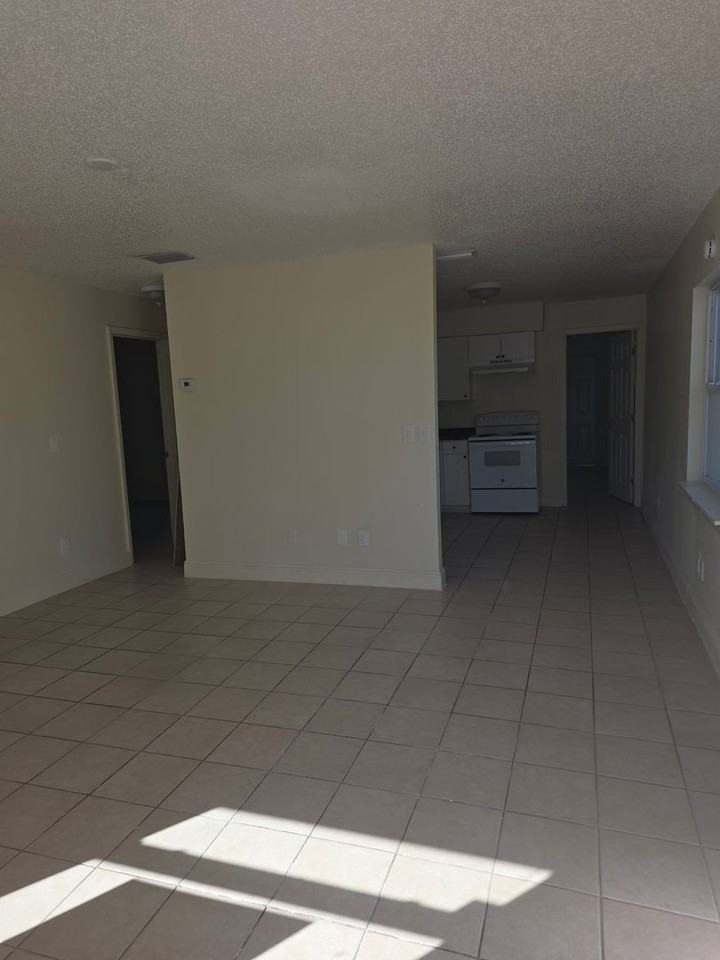 319 61st Ave E - Photo 2 of 10