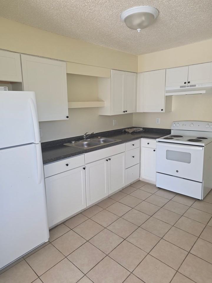 319 61st Ave E - Photo 6 of 10