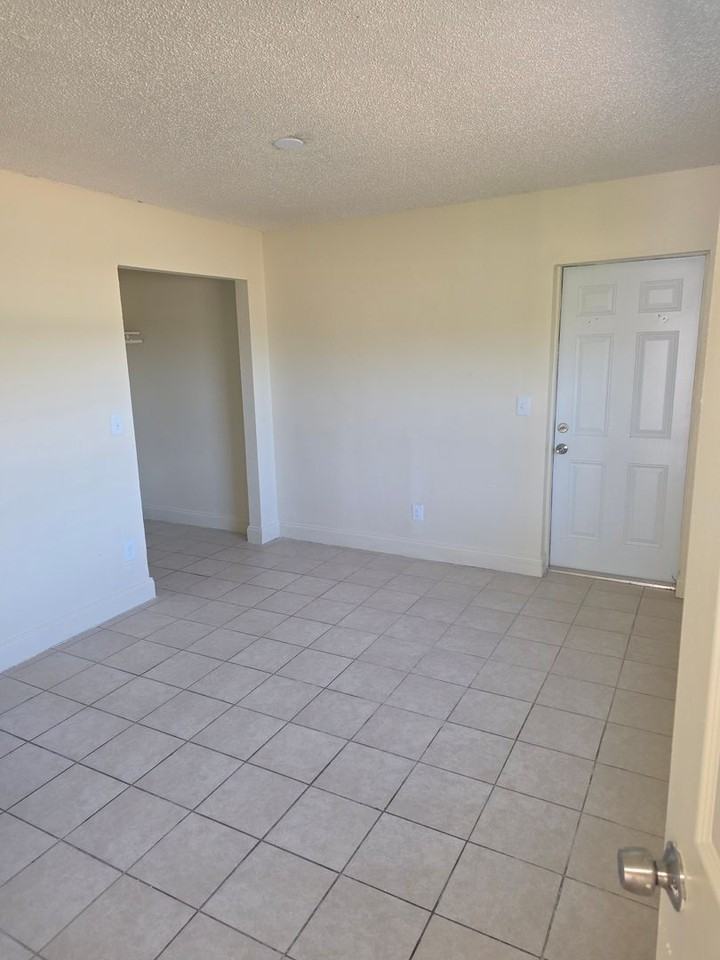 319 61st Ave E - Photo 7 of 10