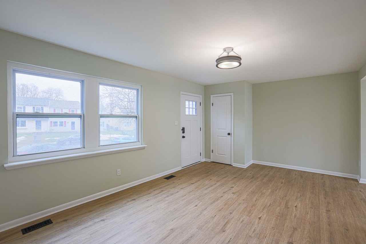 758 Custis St - Photo 2 of 21