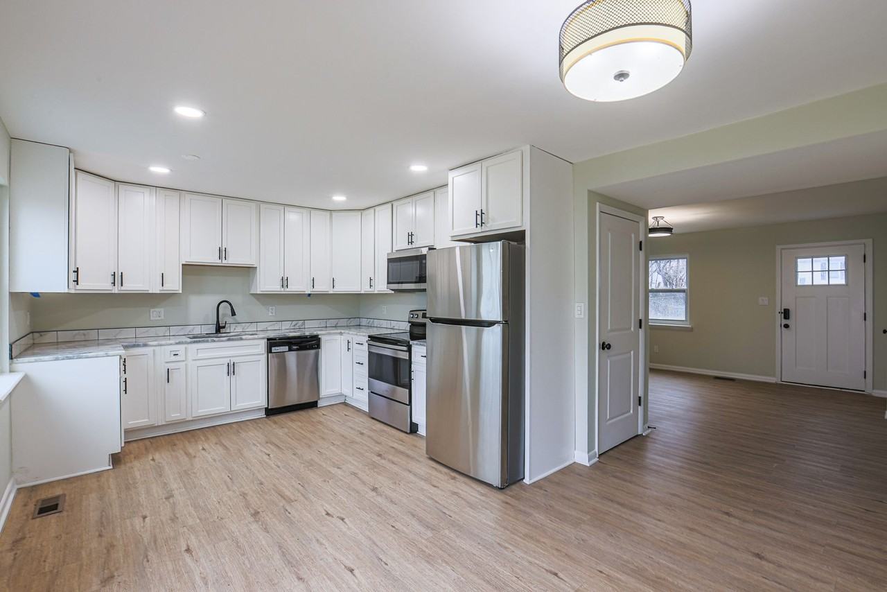 758 Custis St - Photo 4 of 21