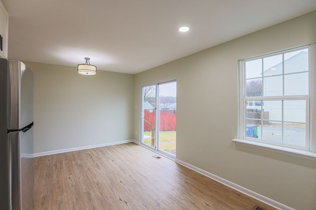 758 Custis St - Photo 5 of 21