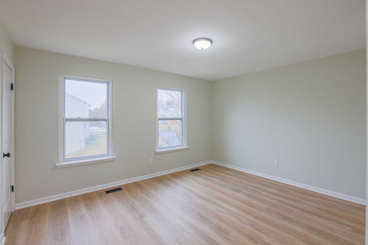 758 Custis St - Photo 7 of 21