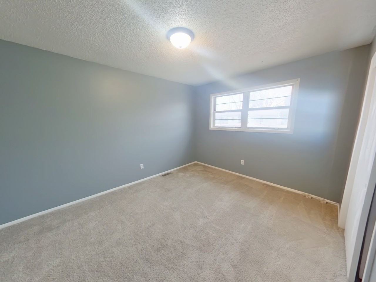 608 N Richmond Ave - Photo 4 of 9