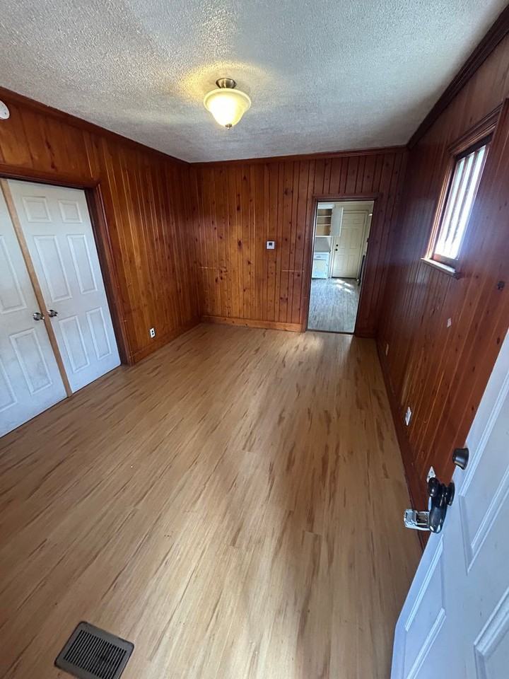 1630 E Division St - Photo 2 of 9