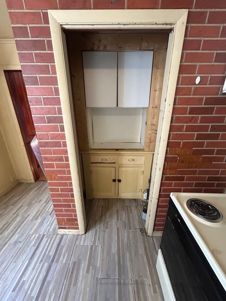 1630 E Division St - Photo 4 of 9