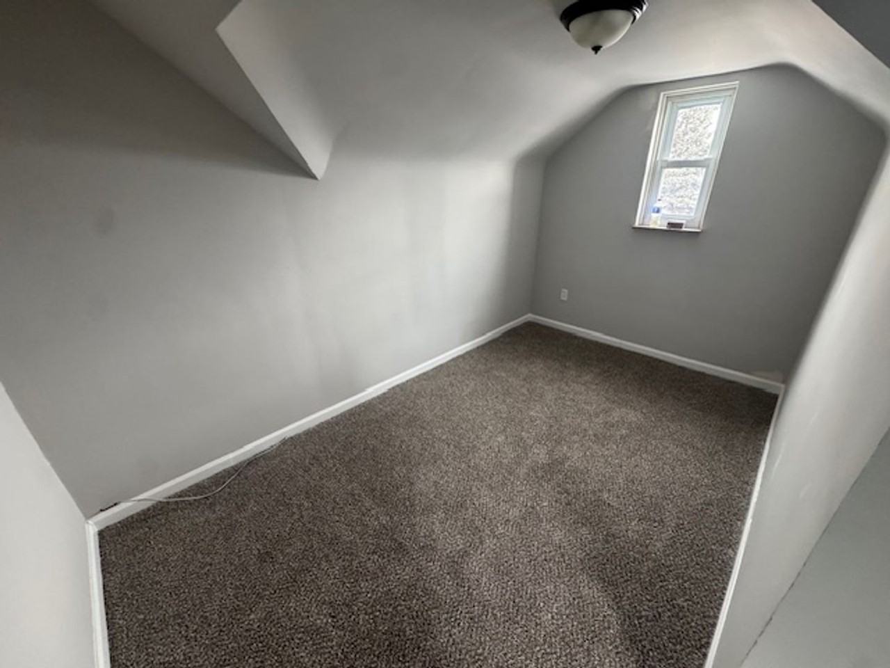 20735 Syracuse Ave - Photo 5 of 17