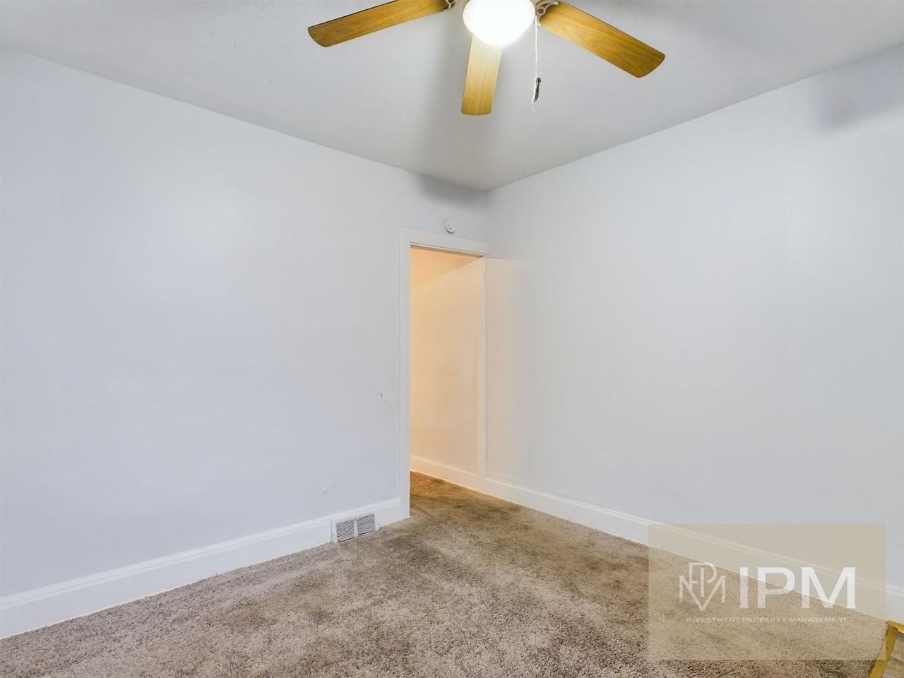 645 Camp St - Photo 3 of 17