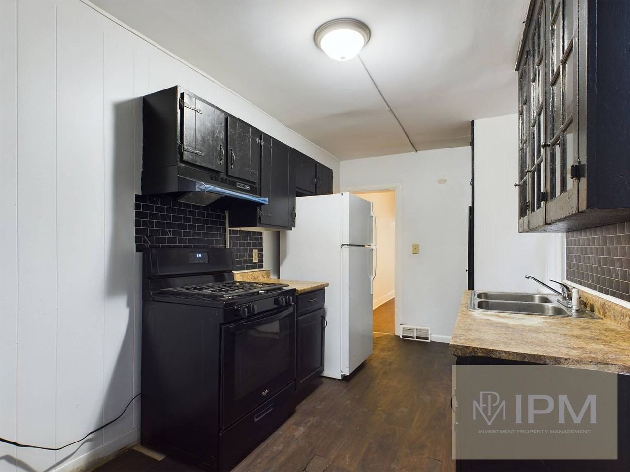 645 Camp St - Photo 5 of 17