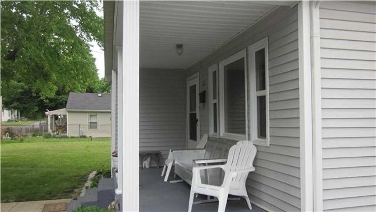 121 Linn St - Photo 2 of 14