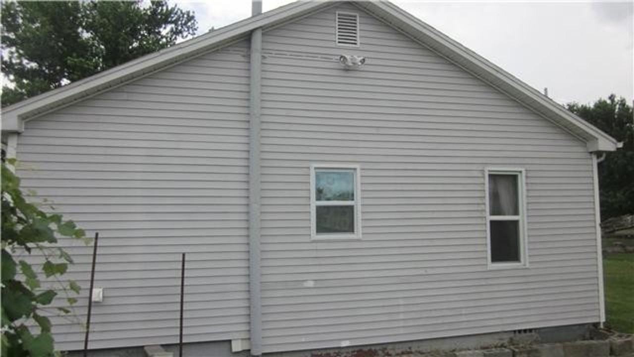 121 Linn St - Photo 4 of 14