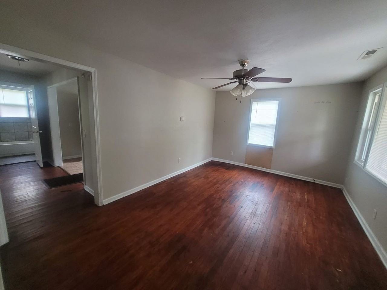 121 Linn St - Photo 7 of 14