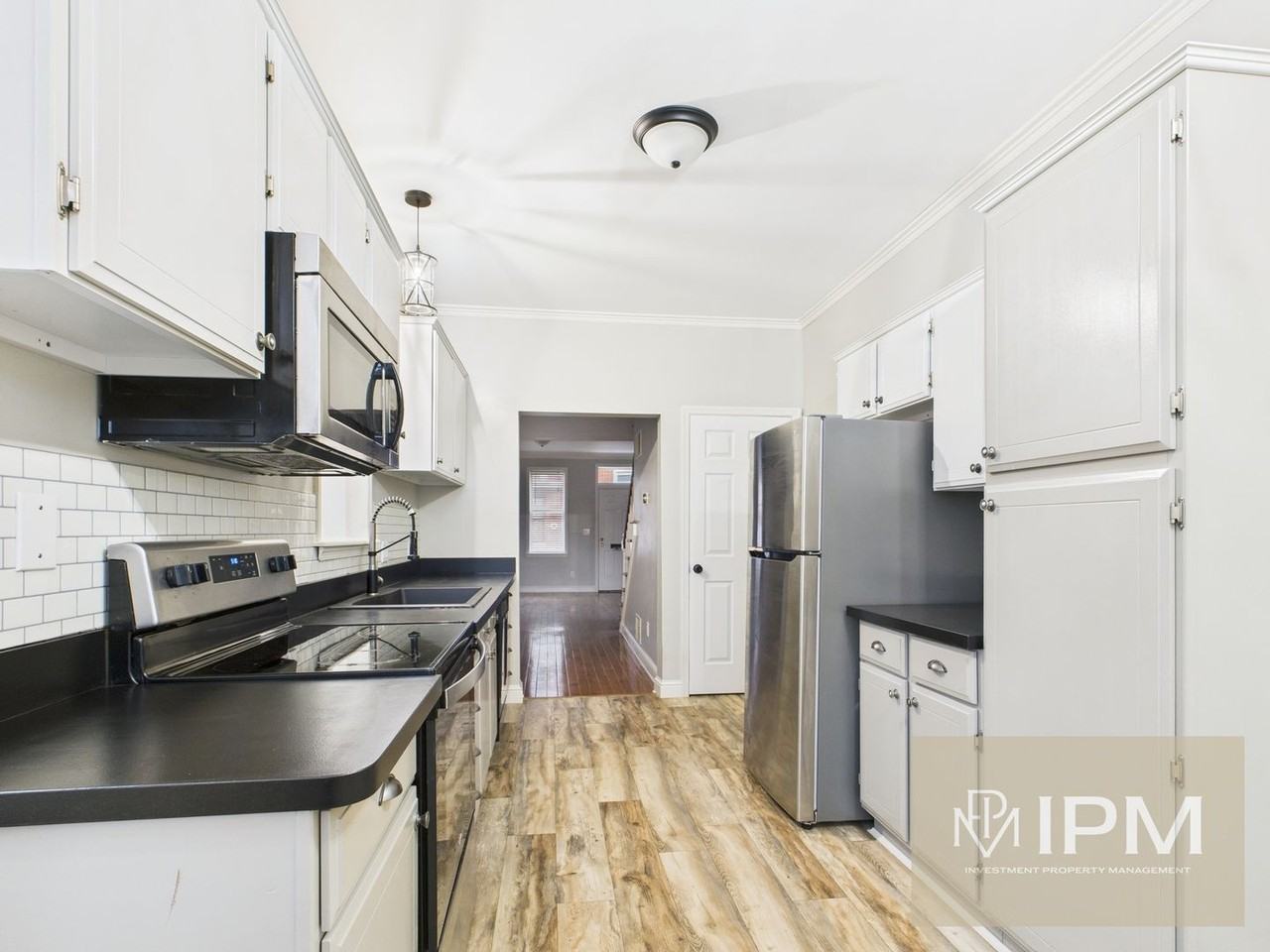 331 E Locust St - Photo 3 of 25