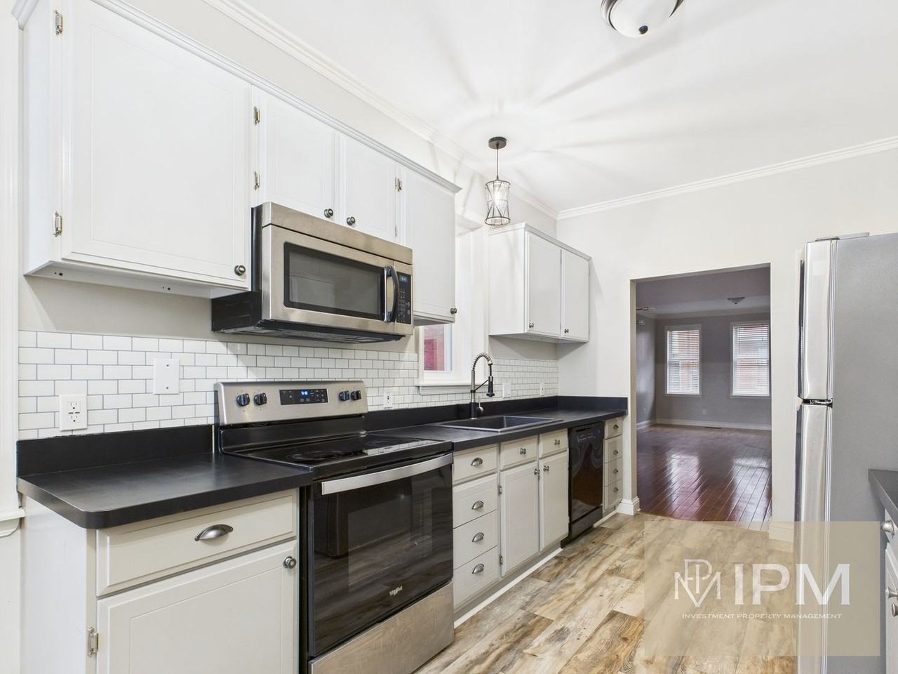 331 E Locust St - Photo 5 of 25