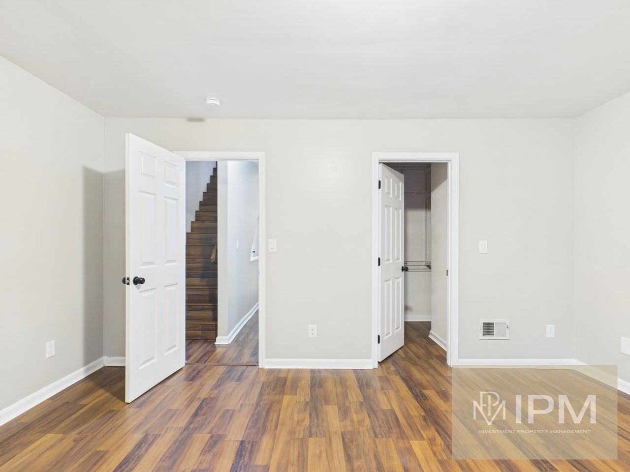 331 E Locust St - Photo 7 of 25