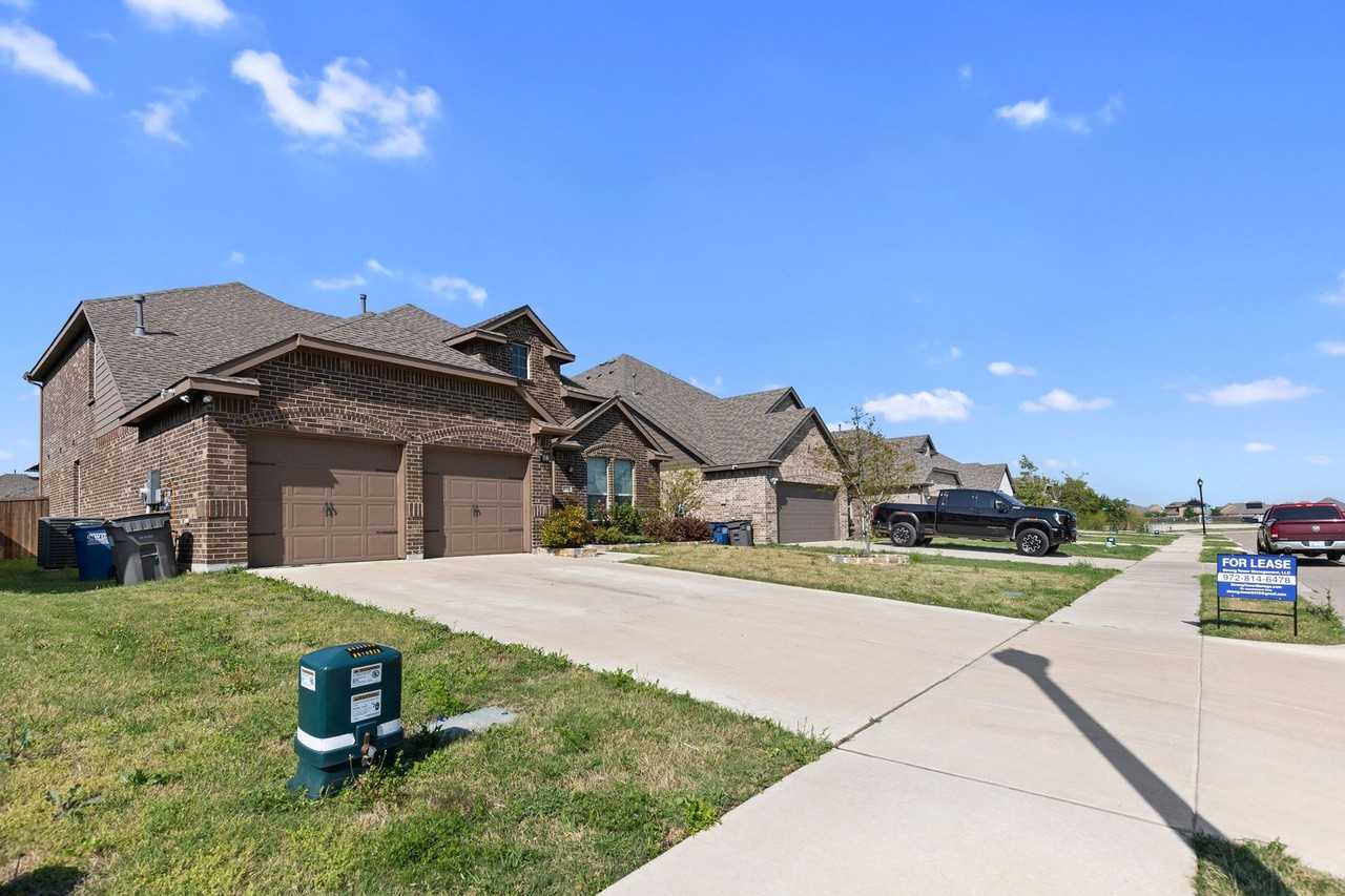 634 Pinehurst Rd - Photo 2 of 23