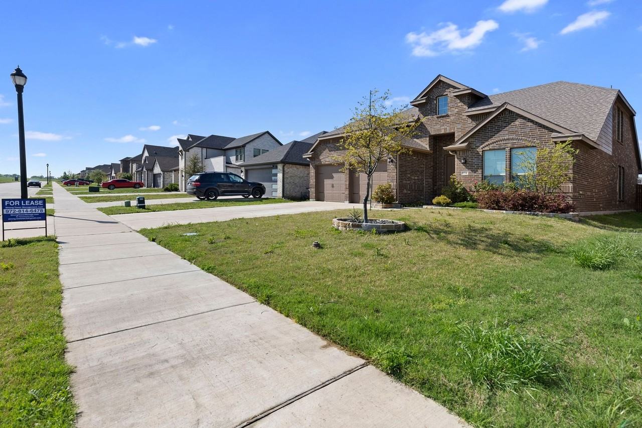 634 Pinehurst Rd - Photo 3 of 23