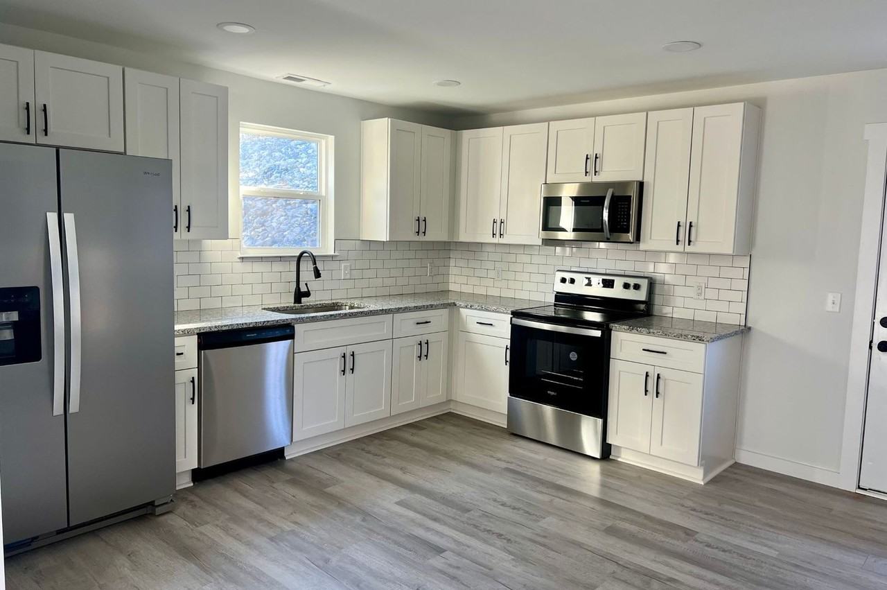 Modern Townhome for Rent – Modern Living at Its Best! - Photo 3 of 8