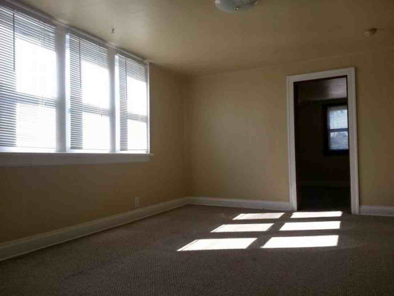 3621 10th Ave - Photo 5 of 9