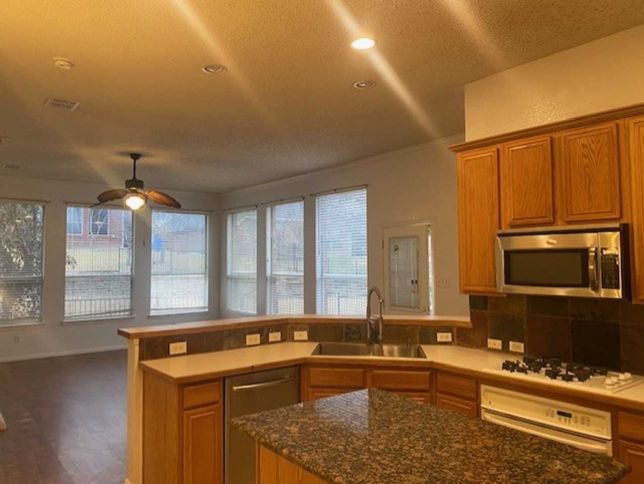 836 Mullrany Dr - Photo 3 of 15