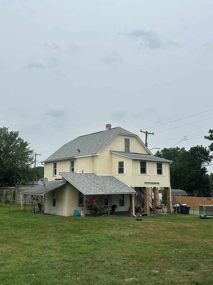 1211 Pine St - Photo 2 of 2