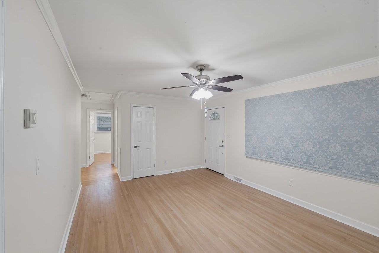 4212 Hammett St - Photo 3 of 25